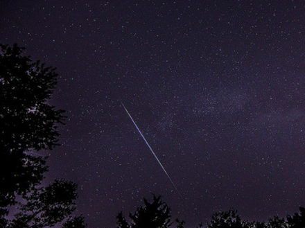 Perseid Meteor Pair and Milky Way (photo Mike Black, Flickr)