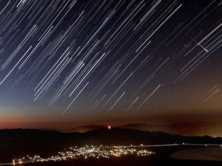 2013 Perseid Meteors Over Washoe Valley, NV (photo Space.com)