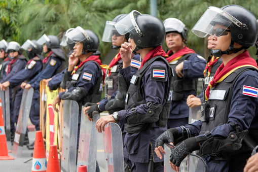 В Таиланде введен режим чрезвычайного положения - In Bangkok as the government calls a state of emergency, Thailand