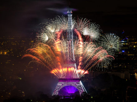Fireworks, Eiffel Tower, Paris, France / Flickr, Hervé Lacroix