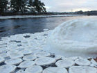 Ледяные "блины" реки Ди - "Ice pancakes" on River Dee, Wales, UK / ©HEMEDIA