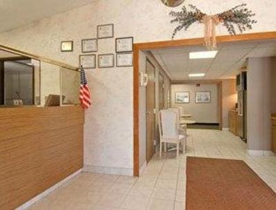 фото отеля Super 8 Hartford