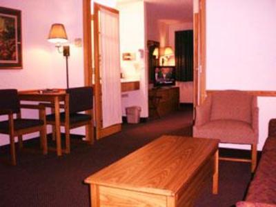 фото отеля AmericInn West Burlington