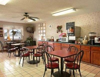 фото отеля Super 8 Motel Parsons