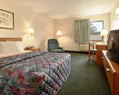 фото отеля Super 8 Motel Parsons