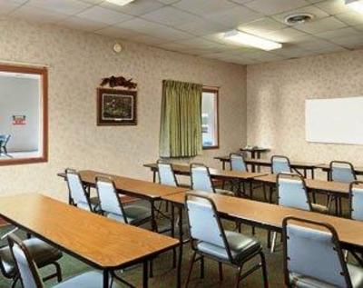 фото отеля Super 8 Motel Parsons