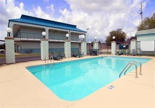 фото отеля Econo Lodge & Suites Northport