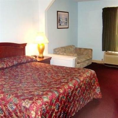 фото отеля Deluxe Inn & Suites