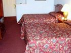 фото отеля Deluxe Inn & Suites