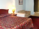 фото отеля Deluxe Inn & Suites