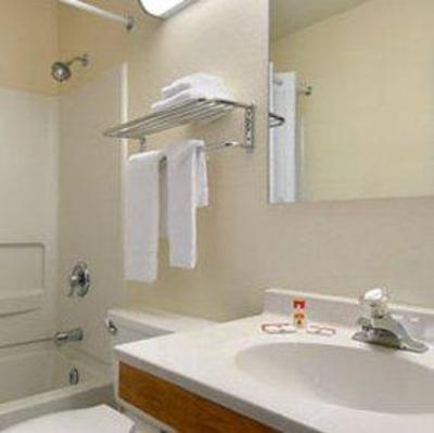фото отеля Super 8 Motel New Castle