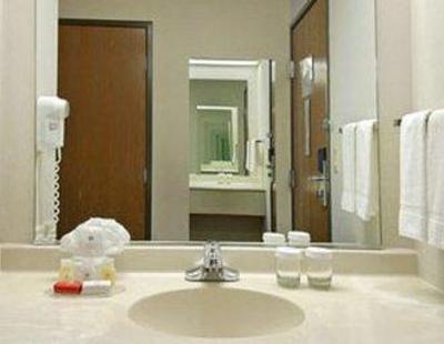 фото отеля Ramada Hotel & Suites Glendale Heights
