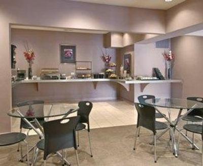 фото отеля Ramada Hotel & Suites Glendale Heights