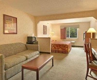 фото отеля Ramada Hotel & Suites Glendale Heights