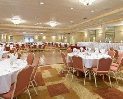 фото отеля Ramada Hotel & Suites Glendale Heights