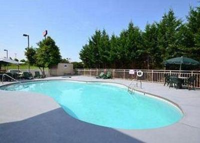 фото отеля Econo Lodge Inn And Suites East