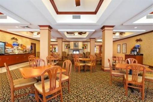 фото отеля Holiday Inn Express Hotel & Suites Rockford Loves Park