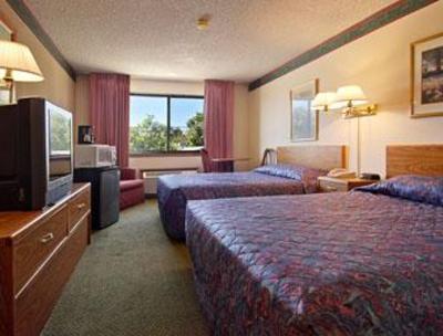 фото отеля Super 8 Denver Stapleton