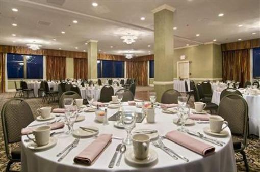 фото отеля Hilton Savannah DeSoto