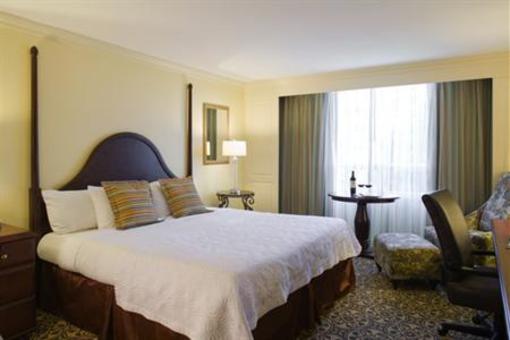 фото отеля Hilton Savannah DeSoto