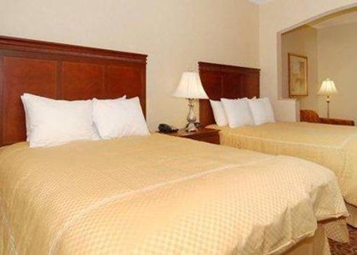 фото отеля Comfort Suites East Brunswick