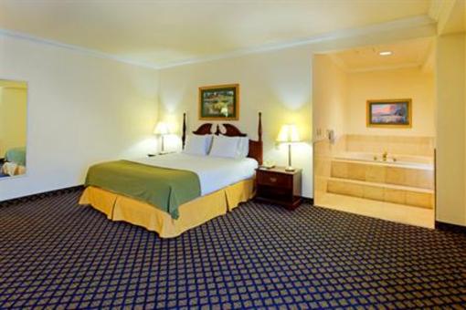 фото отеля Holiday Inn Express San Pablo