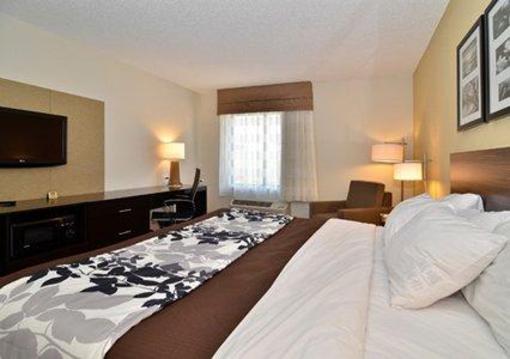 фото отеля Sleep Inn & Suites and Indoor Water Park