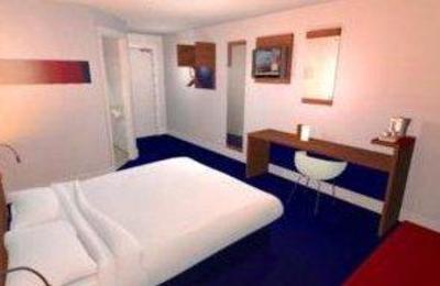 фото отеля Travelodge Edinburgh Central Rose Street