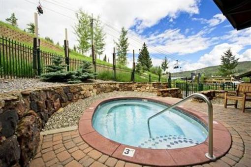 фото отеля Zephyr Mountain Lodge