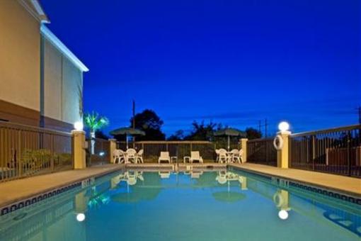 фото отеля Holiday Inn Express Milton