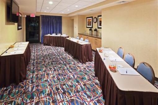 фото отеля Holiday Inn Express & Suites El Paso Airport Area