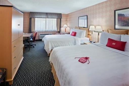 фото отеля Crowne Plaza Oakland South Union City