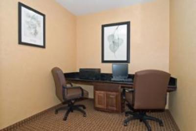 фото отеля BEST WESTERN Bastrop Pines Inn