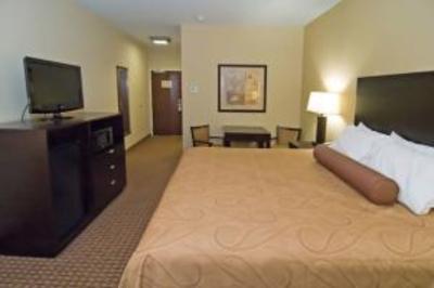 фото отеля BEST WESTERN Bastrop Pines Inn