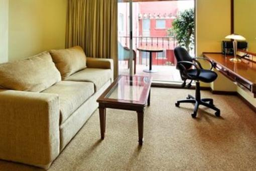 фото отеля Holiday Inn Hotel & Suites Zona Rosa