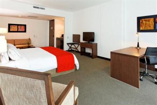 фото отеля Holiday Inn Express Bogota