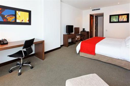фото отеля Holiday Inn Express Bogota