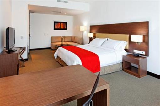 фото отеля Holiday Inn Express Bogota