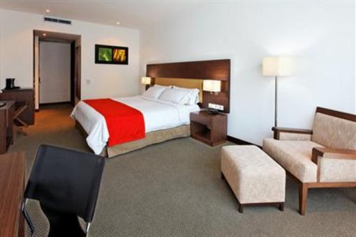 фото отеля Holiday Inn Express Bogota