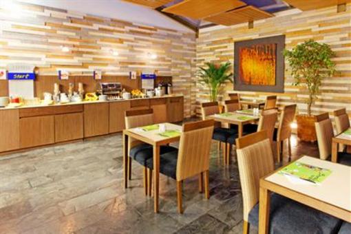 фото отеля Holiday Inn Express Bogota