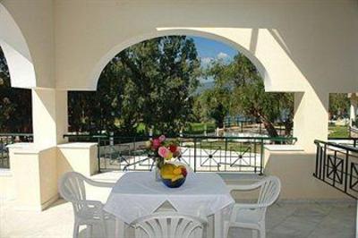 фото отеля St Nicholas Beach Apartments