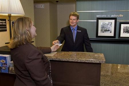 фото отеля Hampton Inn Asheville - Tunnel Rd.