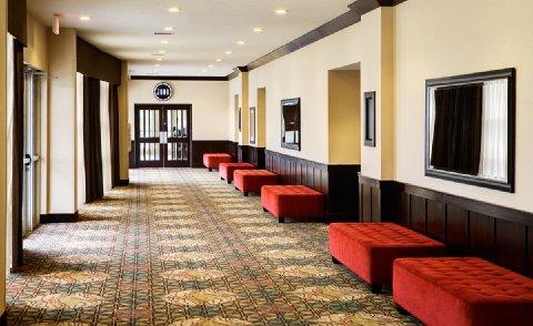 фото отеля Crowne Plaza Anchorage-Midtown