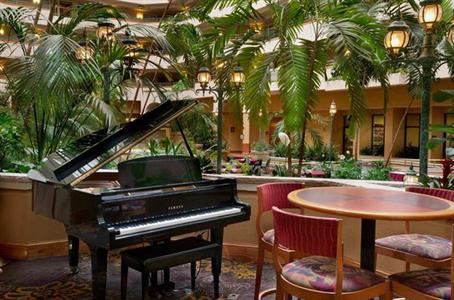фото отеля Embassy Suites Hotel Greensboro Airport