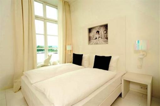 фото отеля Hotel Friends Linz Am Rhein