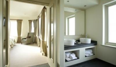 фото отеля Lewinnick Lodge