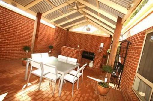 фото отеля Emaroo Riverside Townhouse Mildura