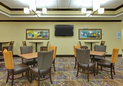 фото отеля Holiday Inn Express Hotel & Suites Covington (Tennessee)