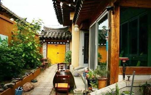фото отеля Homo Nomad Guesthouse
