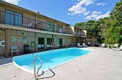 фото отеля Lake St. Louis-Days Inn